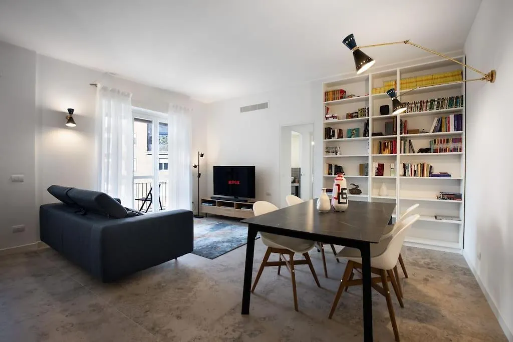 Sunset Citylife Typical Italian Style House ميلان